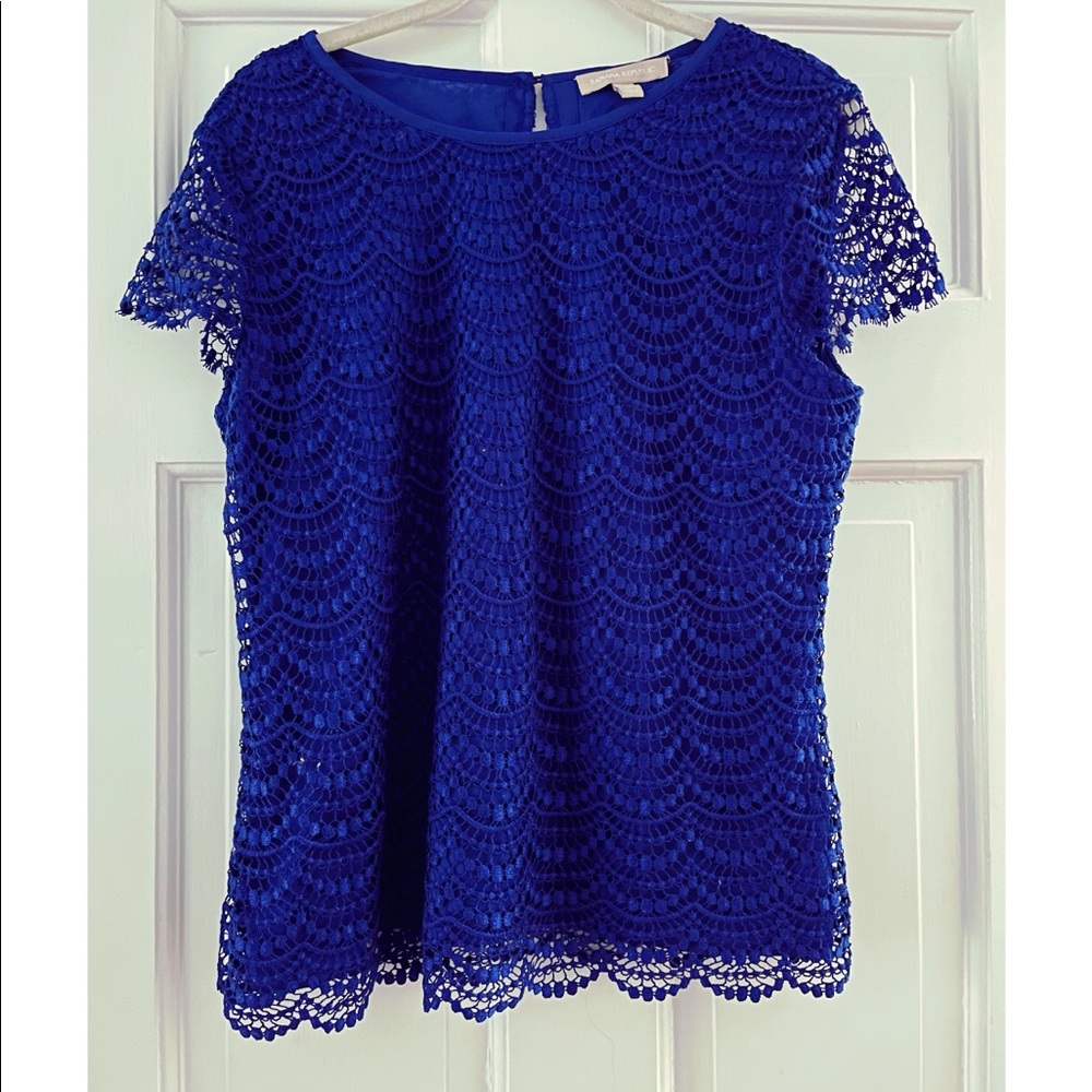 Banana Republic Scalloped Lace Top